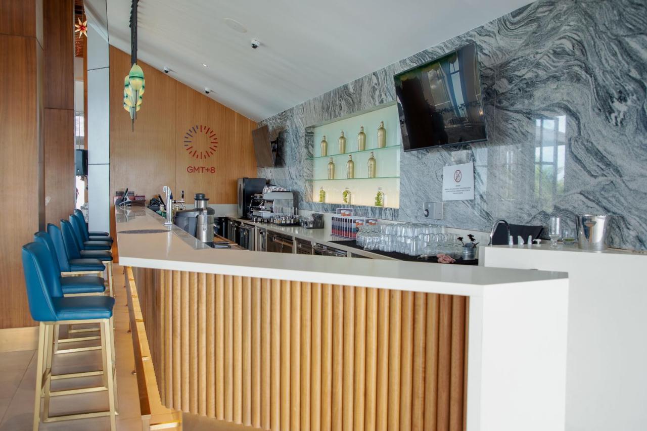 Hard Rock Hotel Desaru Coast Exterior foto The bar at the 19th floor