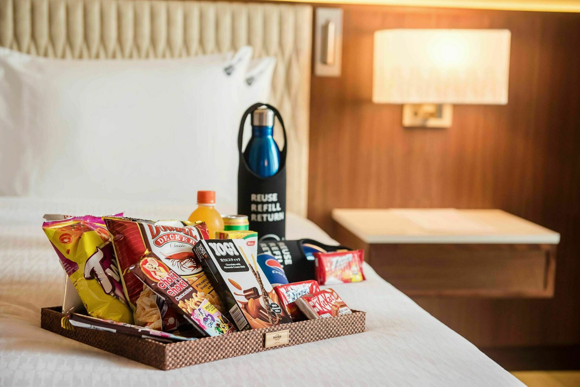 Hard Rock Hotel Desaru Coast Exterior foto A room service tray