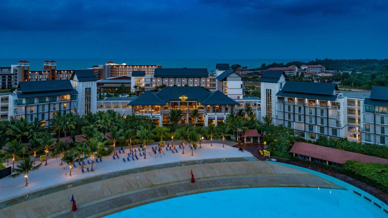 Hard Rock Hotel Desaru Coast Exterior foto The Village